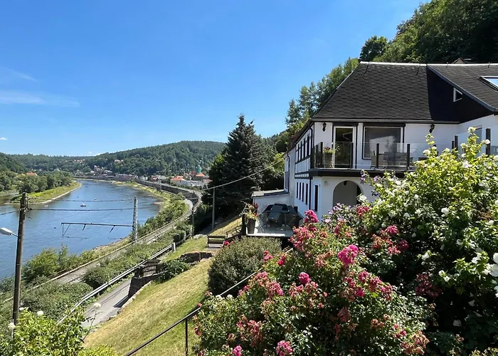 Saechsische-Schweiz-Ferienhaus-Wohnung-1-Mit-Elbblick-Sauna-Und-Kamin
