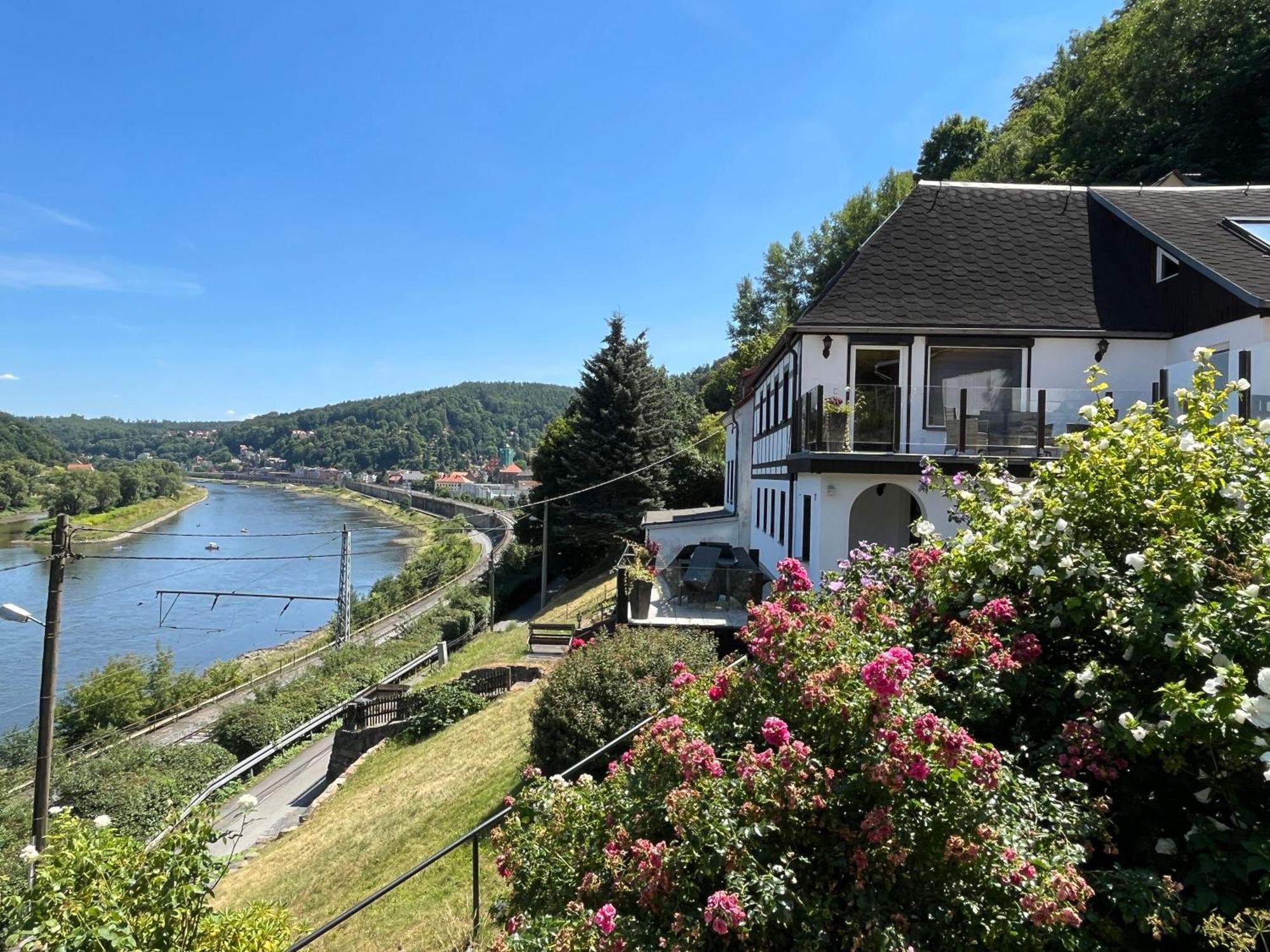 Apartment Saechsische-schweiz-ferienhaus-wohnung-1-mit-elbblick-sauna-und-kamin